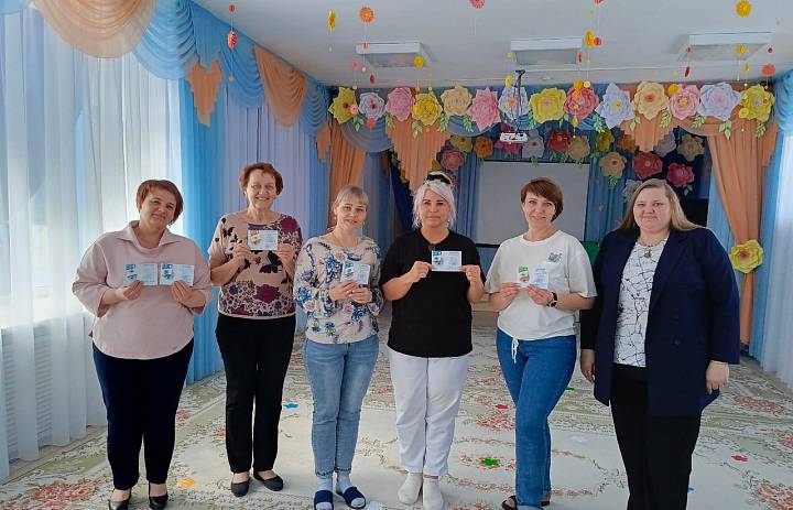 Работникам детских садов «Алёнушка» и «Берёзка» вручили знаки отличия комплекса ГТО